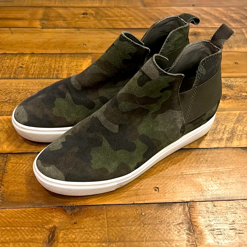 Steve Madden wedge camo shoe